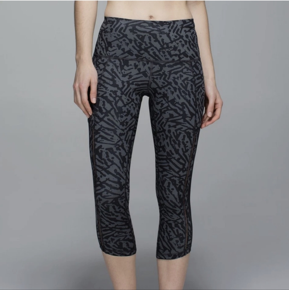 Lululemon Hot To Street Crops Size 2